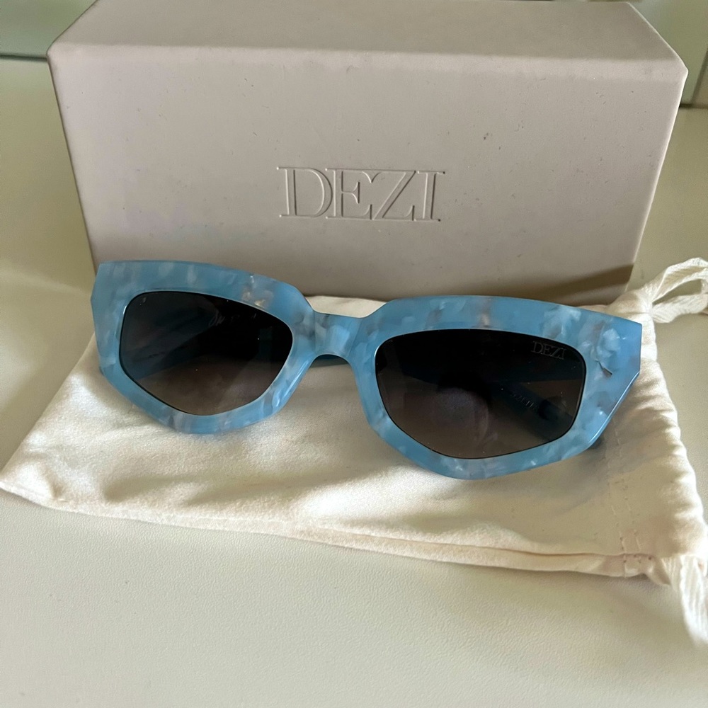 DEZI sunglasses On Read BB Blue quartz